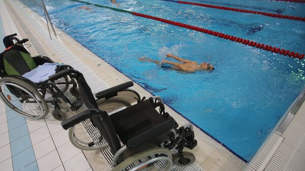 Российский спортсмен во время тренировки паралимпийской сборной по плаванию. Архивное фото
