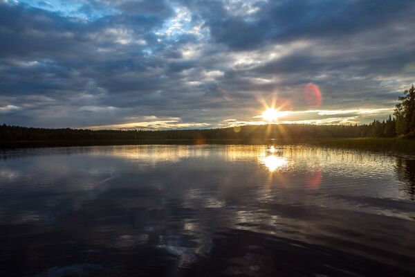 Закат на озере Имисъяври в Калевальском районе Карелии