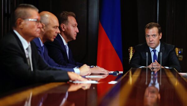 Премьер-министр РФ Дмитрий Медведев на совещании в резиденции Горки. 23 августа 2016