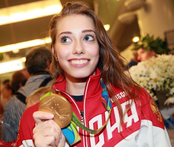 Спортсменка сборной России Вера Бирюкова во время церемонии встречи в аэропорту Шереметьево