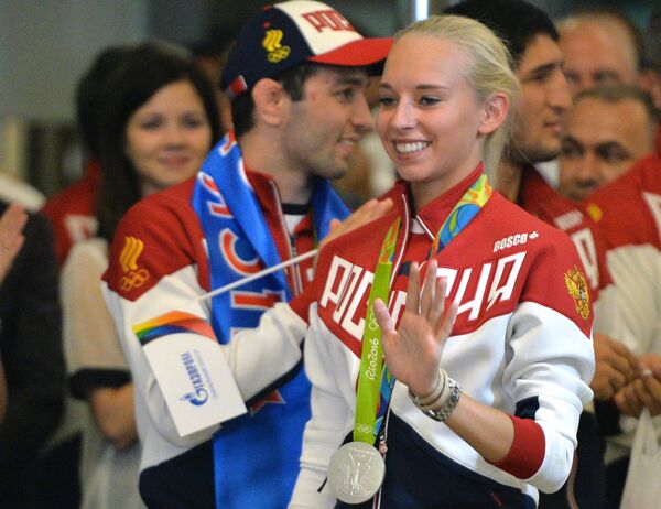 Яна Кудрявцева во время церемонии встречи в аэропорту Шереметьево