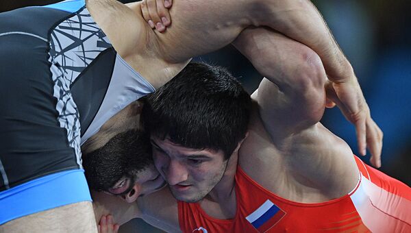 Слева направо: Селим Ясар (Турция) и Абдулрашид Садулаев (Россия). Вольная борьба среди мужчин в весовой категории до 86 кг - российское золото. Архивное фото