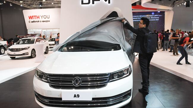 Автомобиль DFM A9 на Московском международном автомобильном салоне-2016