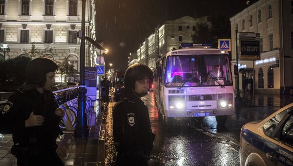 Мужчина угрожает устроить взрыв в отделении банка в центре Москвы