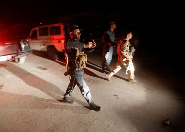Афганский полицейский на месте взрыва у университета в Кабуле