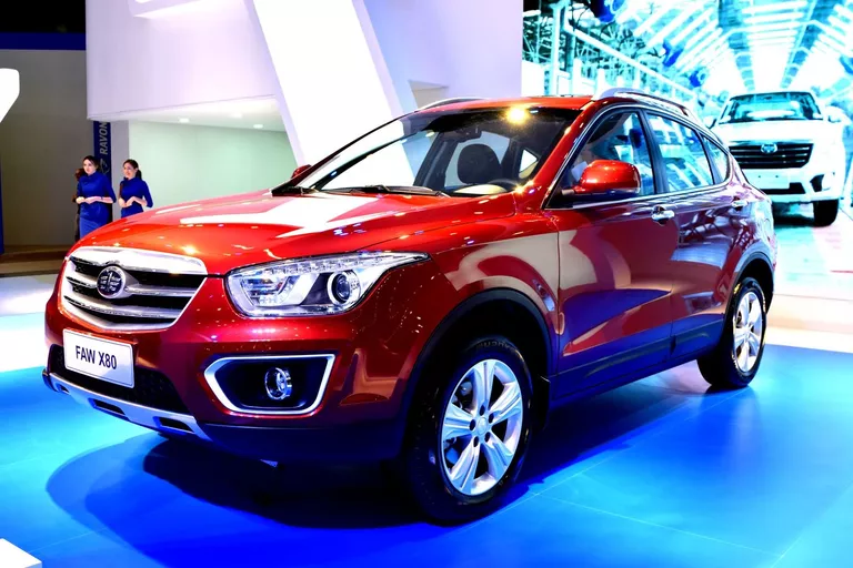 Автомобиль FAW X80 на Московском международном автомобильном салоне-2016 Автомобиль FAW X80 на Московском международном автомобильном салоне-2016