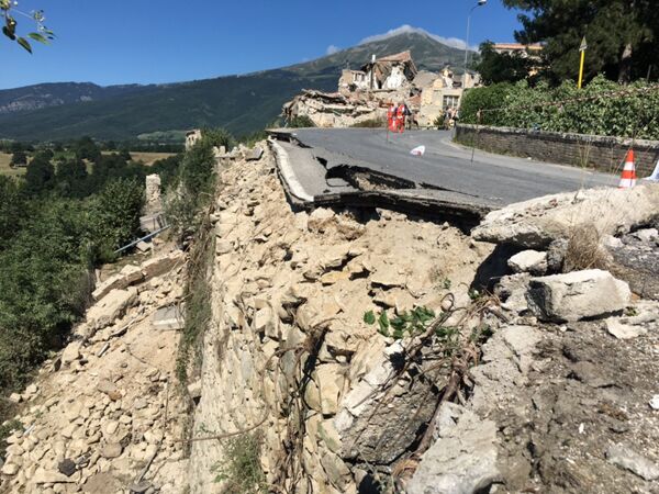 Дорога в городе Аматриче, разрушенная в результате землетрясения