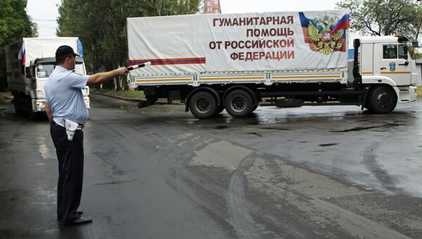 Колонна автомобилей 55-го конвоя МЧС России с гуманитарным грузом. 25 августа 2016