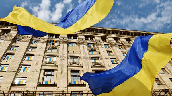 Флаги у Киевской городской администрации.Архивное фото
