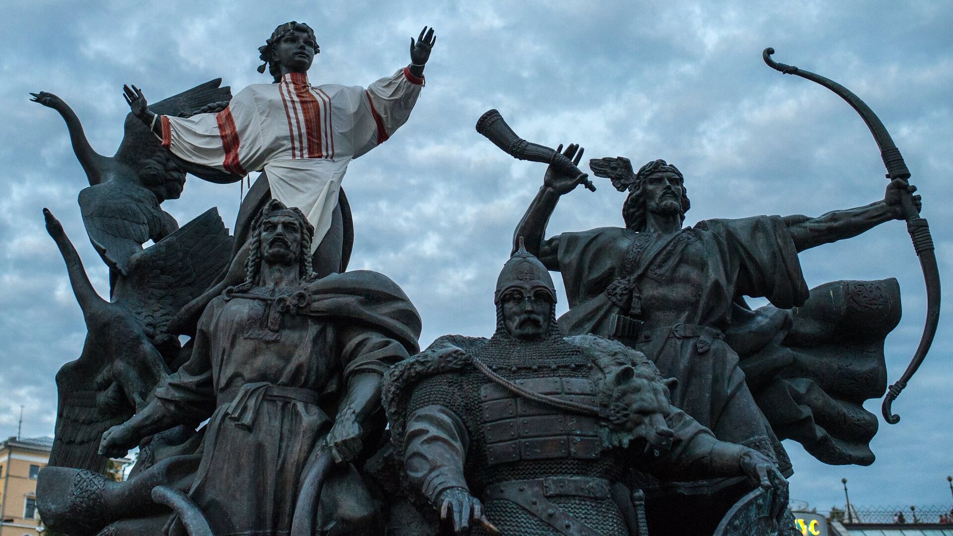Памятник основателям Киева на площади Независимости в Киеве - РИА Новости, 1920, 27.07.2021