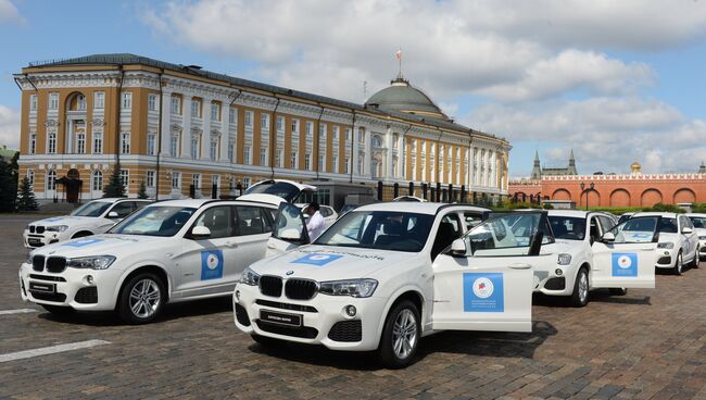 25 августа 2016. На Ивановской площади Московского Кремля перед церемонией вручения автомобилей российским спортсменам - победителям и призерам Игр XXXI Олимпиады в Рио-де-Жанейро. Архивное фотоXXI Олимпиады в Рио-де-Жанейро. 25 августа 2016