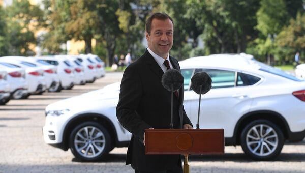 Дмитрий Медведев на церемонии вручения автомобилей победителям и призерам Игр XXXI Олимпиады в Рио-де-Жанейро. 25 августа 2016