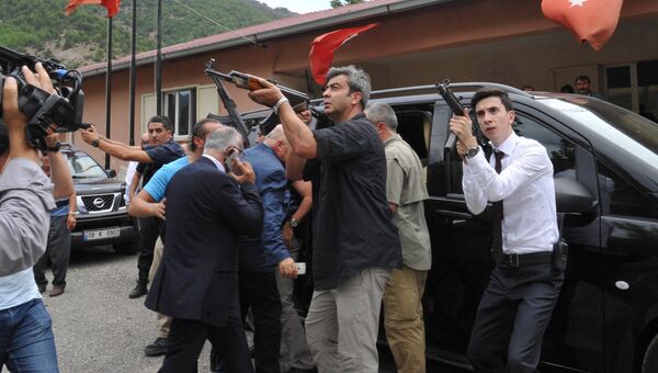 Нападение на автомобиль лидера оппозиционной Народно-республиканской партии Турции Кемаля Кылычдароглу. 25 августа 2016