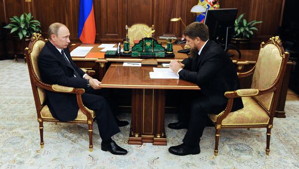 Президент России Владимир Путин и временно исполняющий обязанности главы Чеченской Республики Рамзан Кадыров во время встречи в Кремле. 25 августа 2016