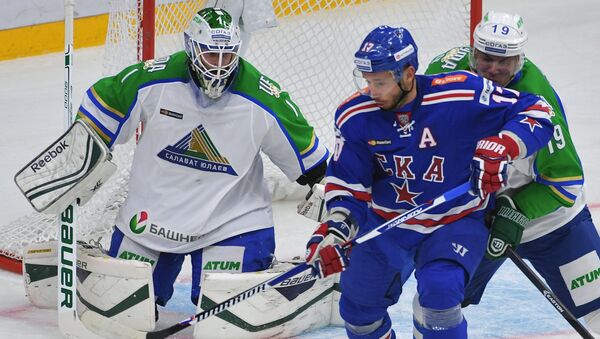 Игрок СКА Илья Ковальчук в матче КХЛ между командами СКА и Салават Юлаев