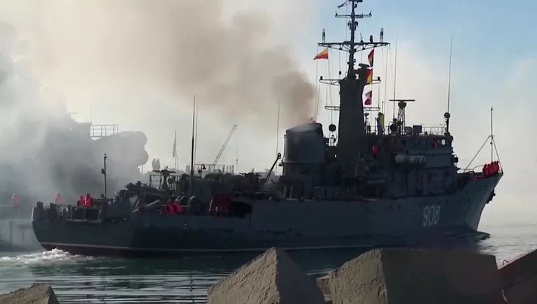 Тральщики проекта 266 Вице-адмирал Захарьин во время выхода в море кораблей Черноморского флота Тральщики проекта 266 Вице-адмирал Захарьин во время выхода в море кораблей Черноморского флота
