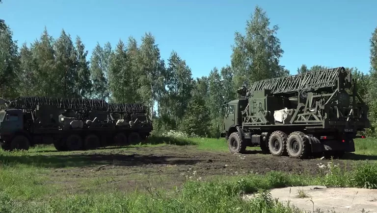 Совершение марша бригадой управления Западного военного округа (ЗВО) и мотострелковой бригадой Южного военного округа (ЮВО) Совершение марша бригадой управления Западного военного округа (ЗВО) и мотострелковой бригадой Южного военного округа (ЮВО)