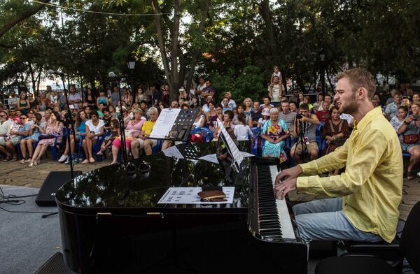 Музыкант Андрей Рыбальченко на фестивале Koktebel Jazz Party