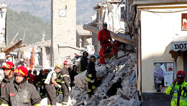 Спасатели работают в итальянском Аматриче