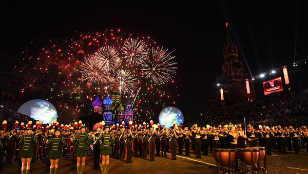 Салют на церемонии открытия Международного военно-музыкального фестиваля Спасская башня - 2016