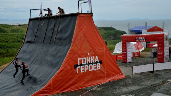 Участники Гонки героев на полигоне Горностай во Владивостоке Участники Гонки героев на полигоне Горностай во Владивостоке
