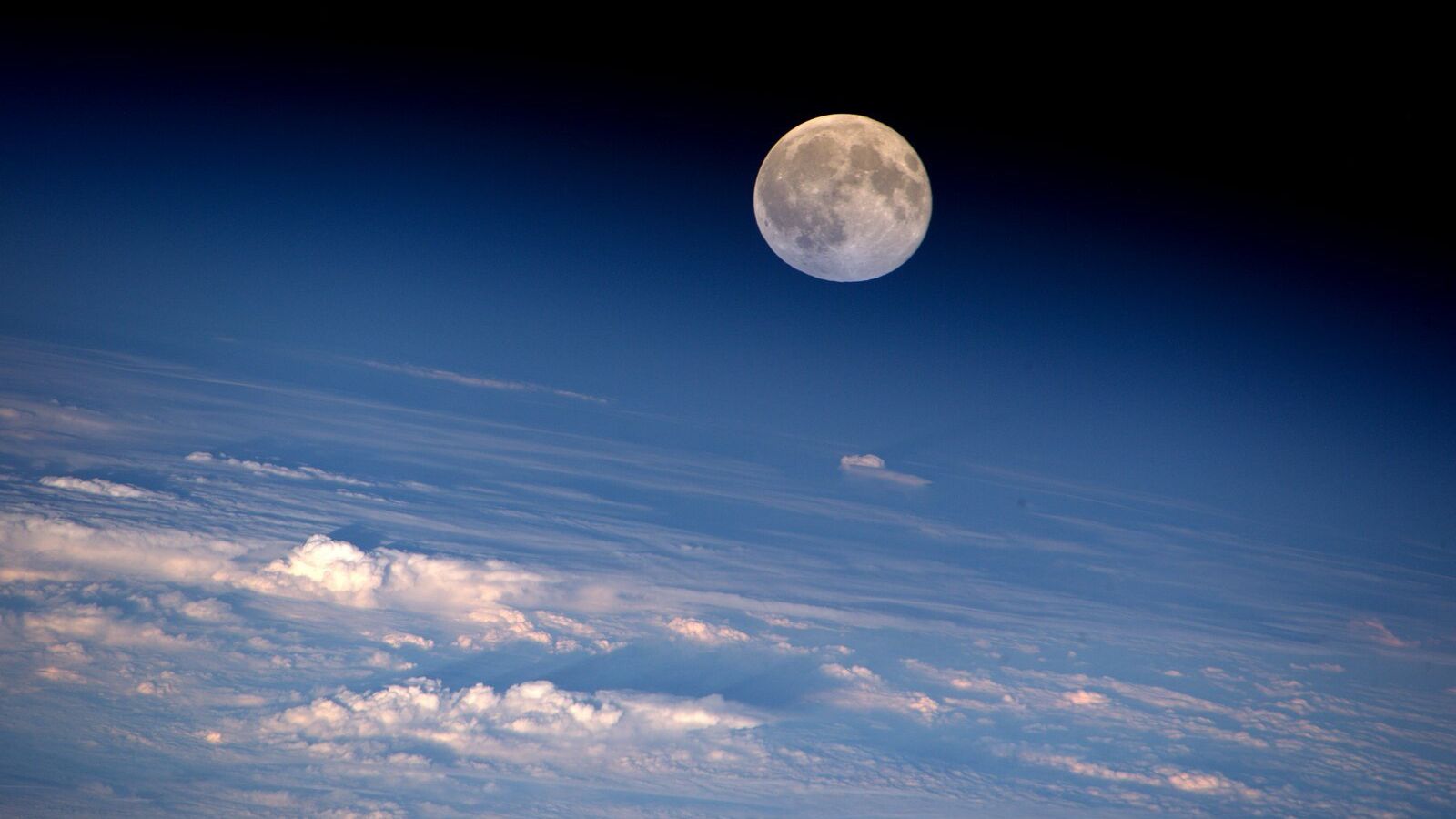 Полная Луна сфотографирована с МКС астронавтом НАСА Джеффри Уильямсом - РИА Новости, 1920, 02.03.2021