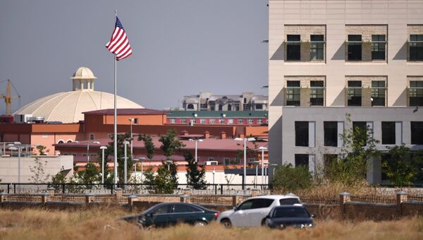 Посольство США, находящееся по соседству с посольством Китая, в котором произошел взрыва автомашины марки Mitsubishi Delica, протаранившей ворота дипломатического представительства Китая в Бишкеке