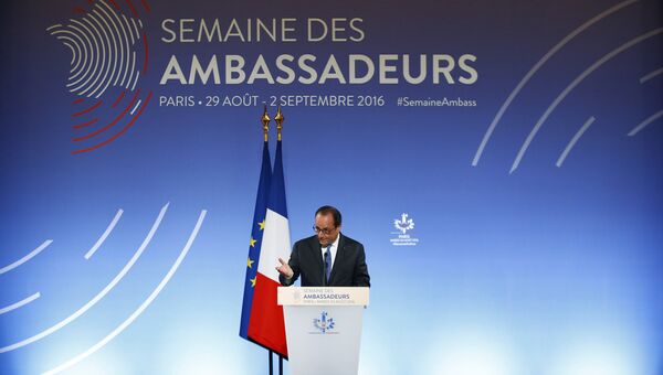 Президент Франции Франсуа Олланд во время выступления на ежегодной конференции МИД Франции. 30 августа 2016