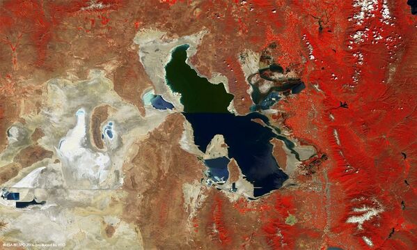 Снимок Большого Соленого озера на западе США сделанный спутником ESA Proba-V