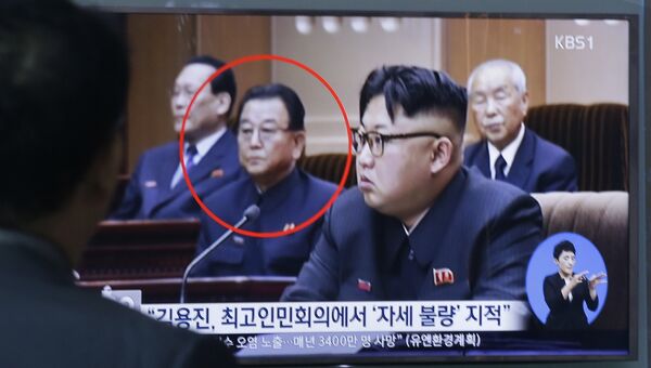 Северокорейский лидер Ким Чен Ын и заместитель председателя правительства КНДР Ким Ён Чжин. Архивное фото