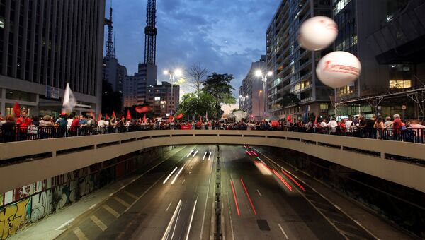 Акции протеста сторонников Дилмы Роусефф против импичмента, Сан-Паулу. Бразилия, август 2016