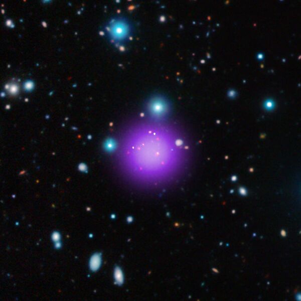 Самое далекое скопление галактик CL J1001+0220 (сокращенно CL J1001)