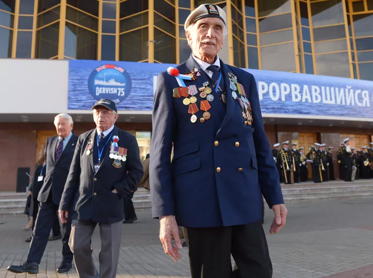 Ветераны союзных армий Северных конвоев на праздновании 75-летия со дня прихода в Архангельск первого союзного конвоя Дервиш Ветераны союзных армий Северных конвоев на праздновании 75-летия со дня прихода в Архангельск первого союзного конвоя Дервиш