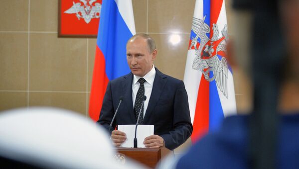 Президент РФ Владимир Путин во время посещения филиала Нахимовского военно-морского училища во Владивостоке. 31 августа 2016