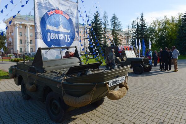 Плавающий автомобиль Ford GPA и автомобиль Willys MB на праздновании 75-летия со дня прихода в Архангельск первого союзного конвоя Дервиш