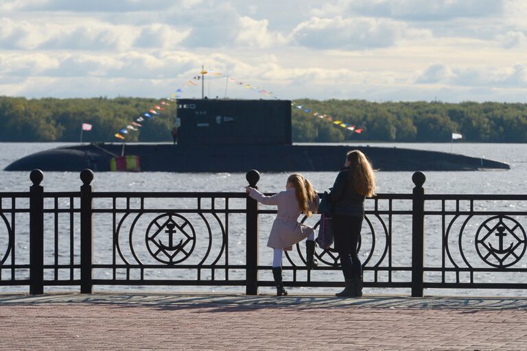 Дизель-электрическая подводная лодка Б-177 Липецк в акватории Архангельска на праздновании 75-летия со дня прихода в Архангельск первого союзного конвоя Дервиш