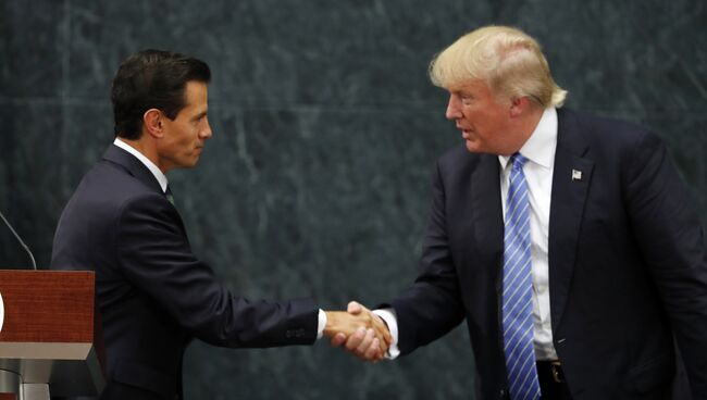 Встреча мексиканского лидера Энрике Пенья Ньето и Дональда Трампа. Архивное фото