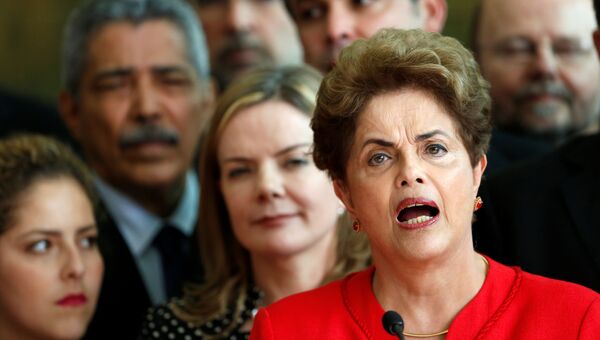 Речь Дилмы Роуссефф перед сторонниками после того, как сенат Бразилии принял решение о ее отставке