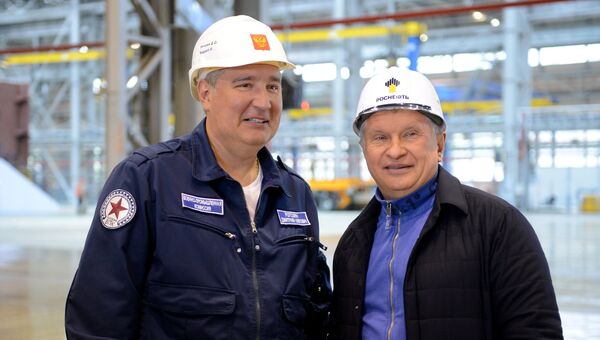 Вице-премьер России Дмитрий Рогозин посетил судостроительный комплекс Звезда во Владивостоке