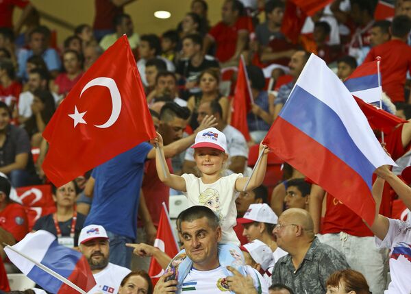 Болельщики во время товарищеского матча Турция - Россия