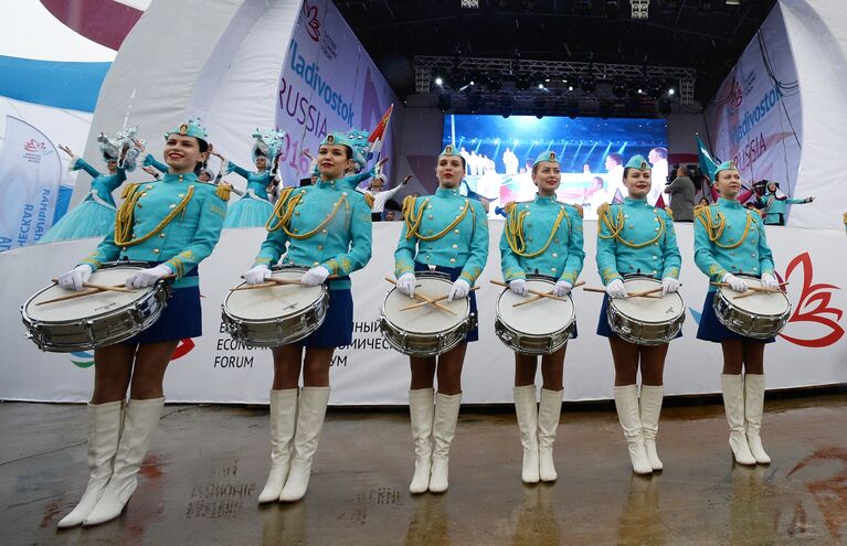 Торжественная церемония открытия фестиваля Улица Дальнего Востока в рамках Восточного экономического форума 2016