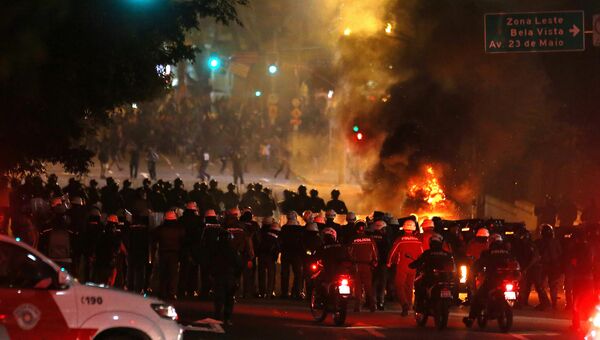 Столкновения полиции со сторонниками Дилмы Роуссефф в Сан-Паулу после импичмента. 31 августа 2016