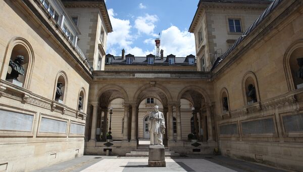Внутренний двор парижского учебно-исследовательского учреждения Коллеж де Франс