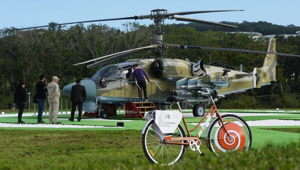 Вертолет Ка-52 в кампусе Дальневосточного федерального университета на острове Русский, где пройдет Восточный экономический форум 2016