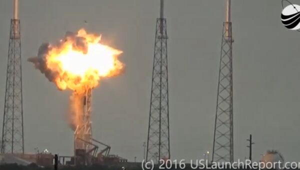 Взрыв ракеты Falcon 9 на стартовой площадке SpaceX на космодроме на мысе Канаверал, США. Архивное фото