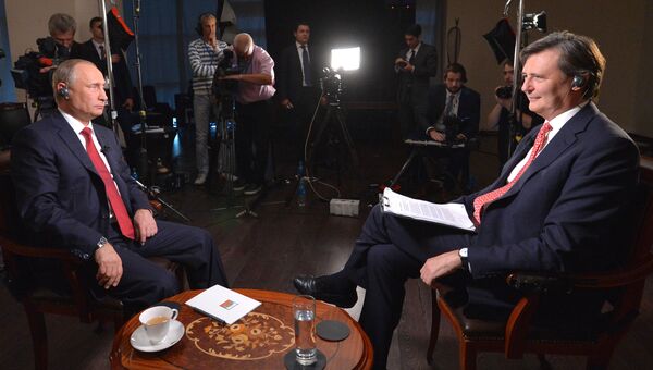 Владимир Путин во время интервью информационному агентству Блумберг во Владивостоке. 2 сентября 2016