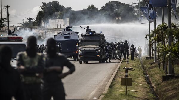 Столкновения с полицией после результатов президентских выборов в Габоне. Архив