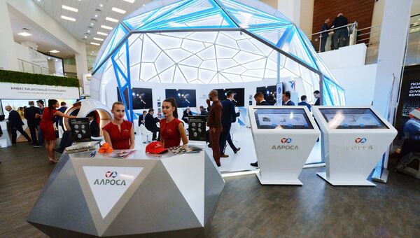 Павильон компании Алроса на выставке в рамках Восточного экономического форума во Владивостоке. 2 сентября 2016