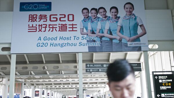 Билборд с приветствием участником саммита G20 в аэропорту китайского Ханьчжоу