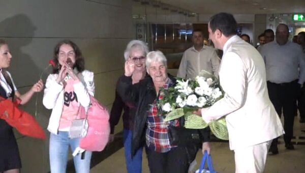 Добро пожаловать домой -  в Анталии  российских туристов встретили цветами